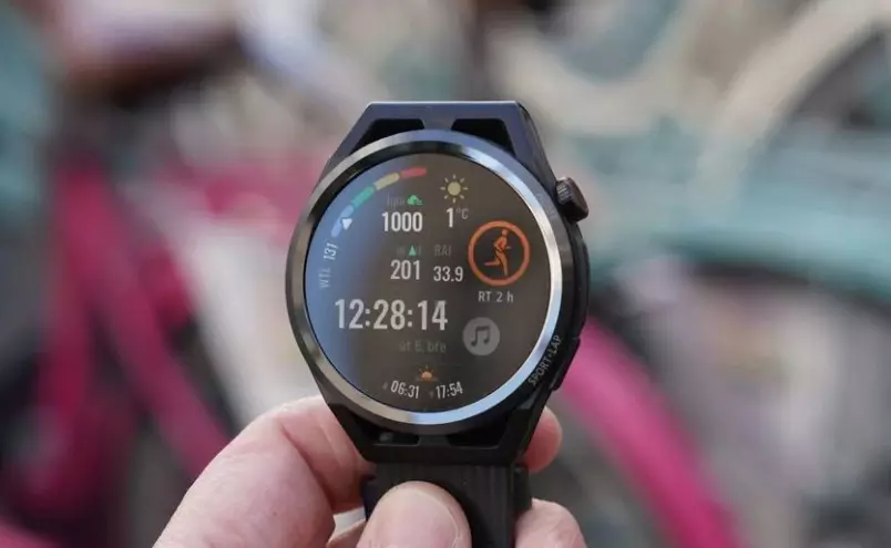 Обзор Huawei Watch GT Runner; Дисплей